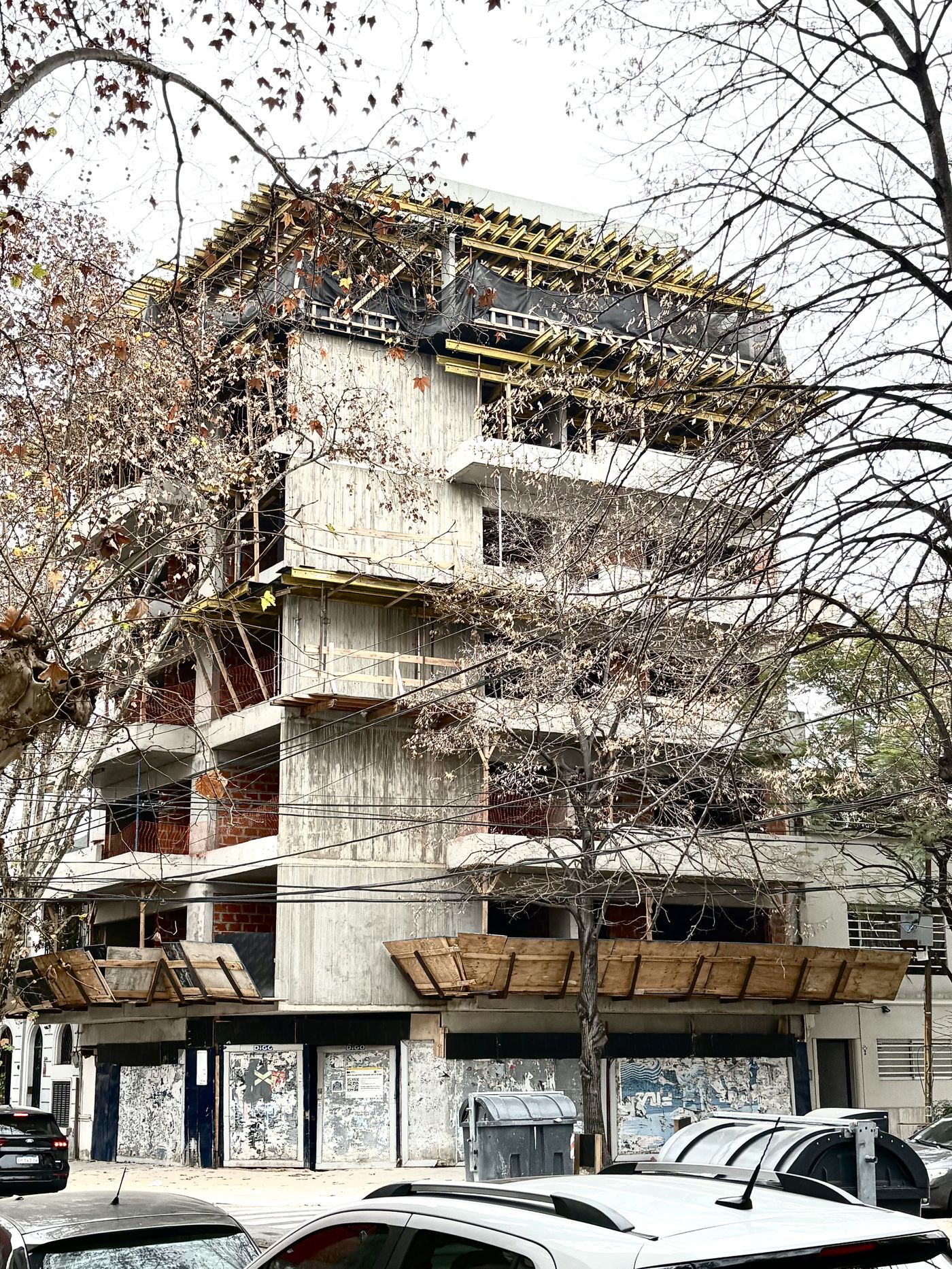 Obra de ZYH en construcción, estructura de hormigón visto